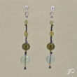 Les boucles d'oreilles "Verona" en fluorite et grenats verts